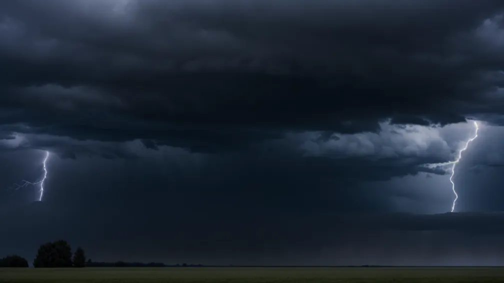 Furtuni severe lovesc Oklahoma: Risc semnificativ de tornade și grindină mare