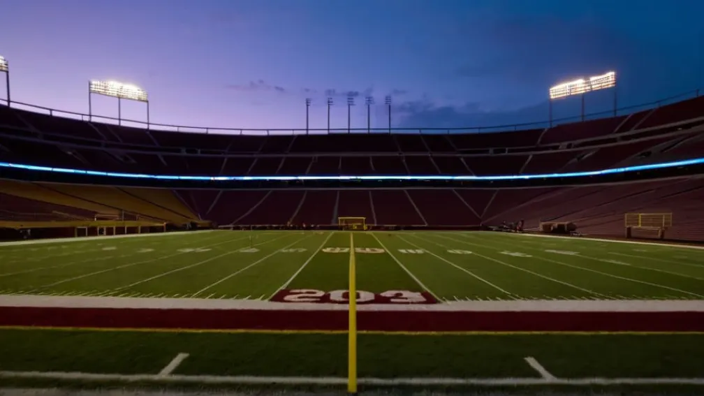 Imnurile de luptă universitare: Tradiția de neclintit a fotbalului american colegial