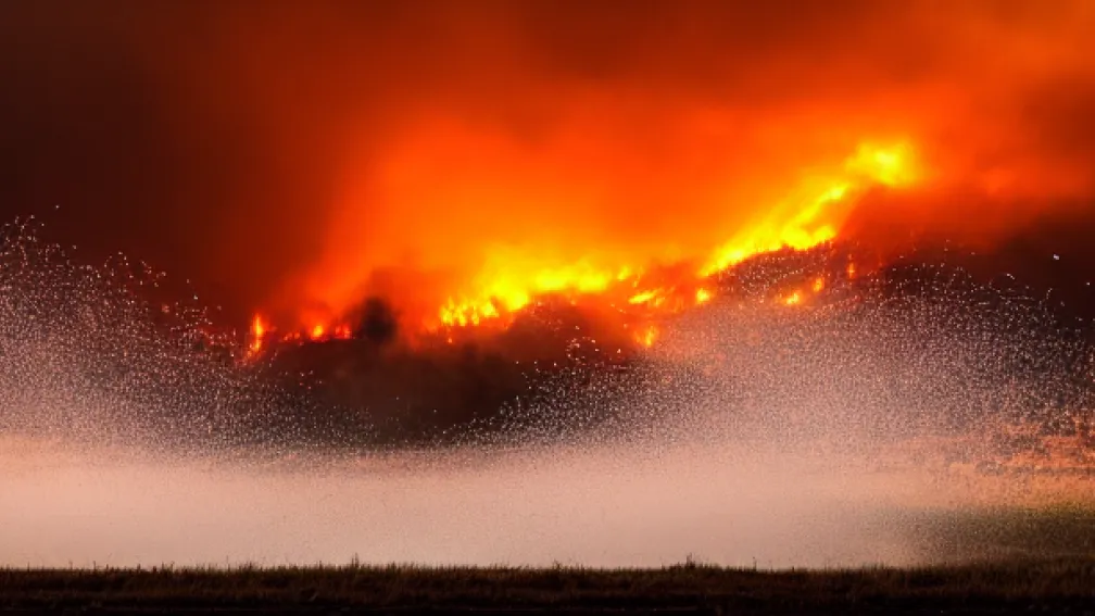 Furtuni devastatoare și incendii de vegetație în SUA: Tornadele se deplasează spre sud