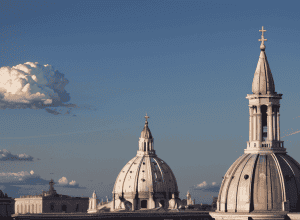 Fum alb la Vatican: Ce urmează după alegerea noului Papă de la Roma