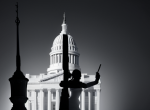 Curtea Supremă a SUA Refuză să Anuleze Interdicția Asupra Puștilor Semiautomate din Illinois