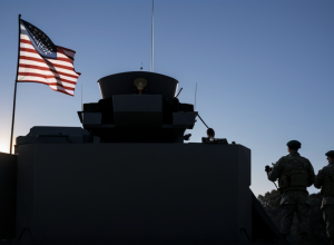 Trump a depășit limita la Fort Bragg: discurs controversat la o bază militară