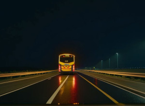 Accident în California: 19 persoane spitalizate după răsturnarea unui autobuz