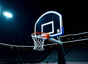 Quinnipiac învinge Maine cu 70-64, Monroe strălucind pe teren