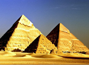Marile Piramide din Giza: O Minune Arhitecturală