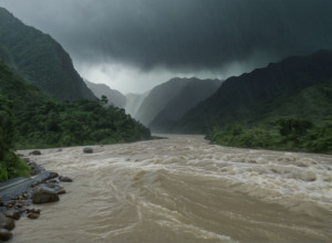 Taiwan sub ploi torențiale: Depresiunea tropicală aduce inundații și riscuri de alunecări de teren