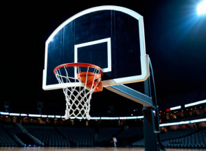 Aruncarea de trei puncte a lui Narit Chotikavanic aduce victoria lui Stephen F. Austin împotriva Pepperdine