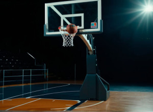 Victoria Convingătoare a Universității Boston în Fața Echipei Brown cu 90-77