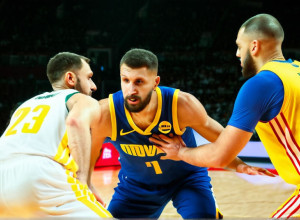 Liberty învinge Vermont cu 79-73, condusă de performanța de 23 de puncte a lui Decker