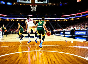 UC Davis învinge Menlo cu 96-69 într-un meci de baschet