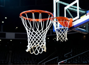 Holy Cross învinge Worcester State cu 77-53 într-un meci de baschet