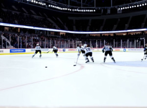 Atmosfera dinamică a unei arene de hochei în timpul unui moment decisiv