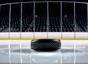 Swayman și Geekie asigură victoria Boston Bruins împotriva Detroit Red Wings într-un meci tensionat