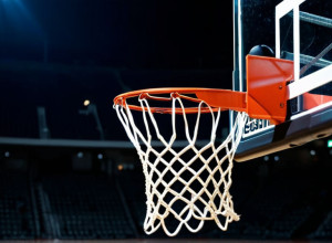 Universitatea Navală găzduiește echipa Duquesne Dukes într-un meci de baschet