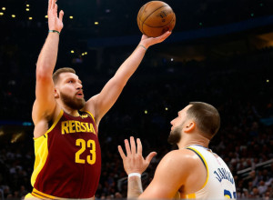 Charlotte Hornets înving Toronto Raptors cu 111-86, Kon Knueppel strălucind cu 21 de puncte