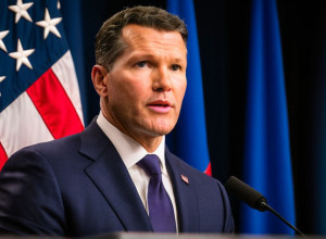 Pentagonul investighează scurgerea de informații clasificate de către fostul Secretar al Apărării prin Signal