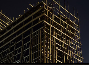 Incendiu Devastator la Hong Kong: Bilanțul Morților Crește la 159, Arestări pentru Alarme Dezafectate