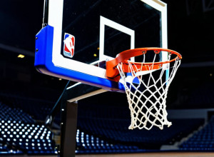 Loyola Maryland învinge Coppin State cu 95-84, Adair strălucind cu 29 de puncte de pe bancă