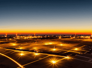 Aeroportul Heathrow se va închide vineri după ce un incendiu a întrerupt alimentarea cu energie electrică într-o parte a Londrei. Impact asupra călătoriilor aeriene și a economiei
