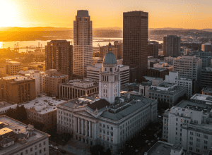 Barbara Lee Câștigă Cursa pentru Primăria Oakland la Întoarcerea Acasă
