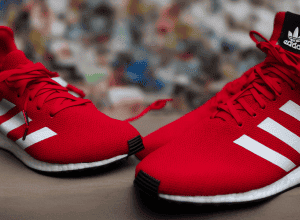 Adidas anunță scumpirea sneakerșilor în SUA din cauza tarifelor impuse de Trump