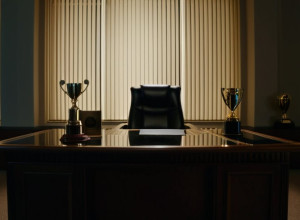 Directorul Atletic Baylor Mack Rhoades Demisionează din Comitetul CFP pe Fondul unor Algații Nespecificate