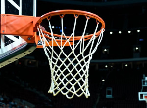 George Washington Revolutionaries înfruntă UMBC Retrievers într-un meci de baschet captivant