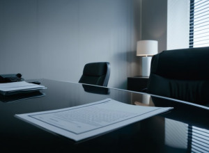 Fost angajat FBI dă în judecată biroul după ce a fost concediat pentru afișarea unui steag LGBTQ+