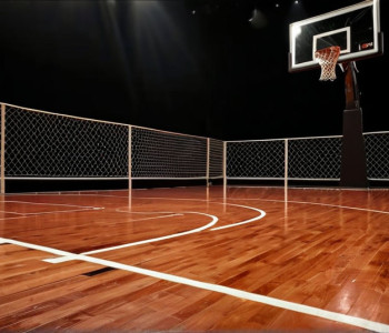 Rutgers Învinge Maine cu 72-60: Badalau Strălucește în Prima Repriză