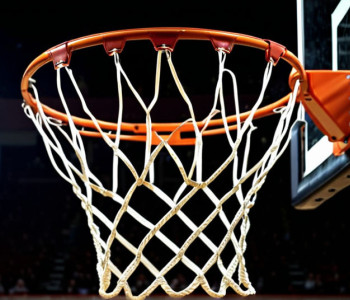 UMass Minutemen înfruntă Central Connecticut State Blue Devils într-un duel echilibrat