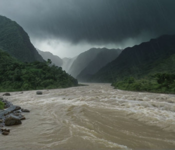 Taiwan sub ploi torențiale: Depresiunea tropicală aduce inundații și riscuri de alunecări de teren