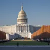SUA: Trump 'dă înapoi' pe tema Rusiei; un congresman a fost arestat după o altercație cu ICE