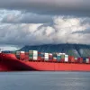 Navă de marfă eșuată în curtea unui norvegian: un incident incredibil pe coastă