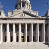 Curtea Supremă a SUA permite temporar administrației Trump să oprească un program migratoriu din era Biden
