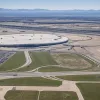 Șoferii Uber pierd ore în șir așteptând curse la Aeroportul Internațional Los Angeles (LAX)