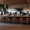 Barista de la Starbucks au intrat în grevă din cauza noilor reguli privind codul vestimentar