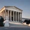 Administrația Trump solicită Curții Supreme a SUA blocarea unei decizii privind concedierile colective