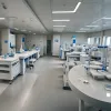 FDA a aprobat vaccinul Novavax COVID-19 cu condiții mai stricte
