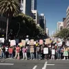 Lider sindical arestat la un protest pentru drepturile imigranților în Los Angeles, eliberat pe cauțiune