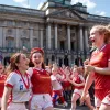 Leoaicele sărbătoresc: Anglia celebrează al doilea titlu european consecutiv cu un parada în careu deschis în Londra