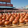 Joey Chestnut revine la concursul de mâncat hot dogi Nathan's Famous