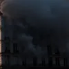 Erou la Paris: Un bărbat a salvat copii dintr-un incendiu, mergând pe o cornișă la 20 de metri înălțime