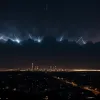 Atac masiv asupra Kievului: Rusia a lansat rachete și drone, provocând incendii și rănind cel puțin 10 persoane