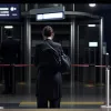 Femeia care a zburat clandestin la Paris riscă extrădarea și 5 ani de închisoare pentru o altă breșă de securitate