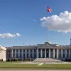 Guvernatorul Carolinianei de Nord vetuează proiecte de lege anti-DEI și pentru drepturile transgender: scandal politic