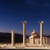 Palmyra: Splendoarea Antică Sub Cerul Înstelat al Siriei Dăinuiește Prin Timp și Război