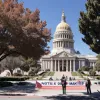California interzice măștile: statul se opune polițiștilor cu măști