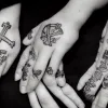Trump Insistă că Abrego Garcia Are Tatuajul «MS-13» În Ciuda Dovizilor de Modificare